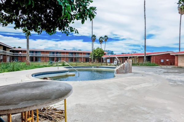 Foto van 3 tweepersoonsbedden | Niet roken - Vakantiehuis in Alice TX - Pool