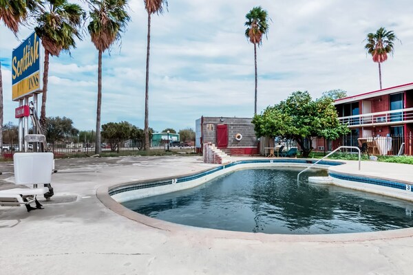 Foto van 3 tweepersoonsbedden | Niet roken - Vakantiehuis in Alice TX - Pool