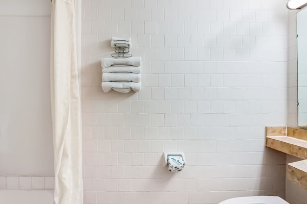 Foto van 3 tweepersoonsbedden | Niet roken - Vakantiehuis in Alice TX - BathRoom