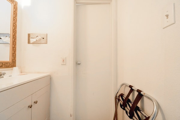 Foto van 3 Volledig Bed | Non-Smoking - Vakantiehuis in Chickasha OK - BathRoom