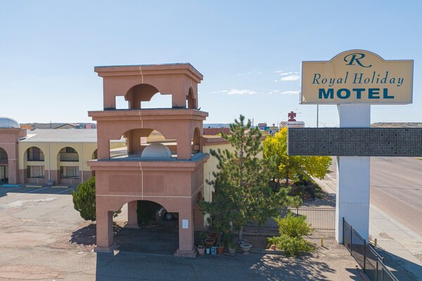Foto van 2 tweepersoonsbedden en 1 queensize bed - Vakantiehuis in Gallup City - ExteriorSummer