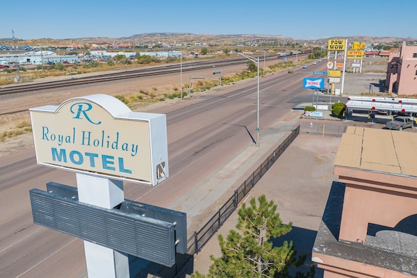 Foto van 2 tweepersoonsbedden en 1 queensize bed - Vakantiehuis in Gallup City - ExteriorSummer
