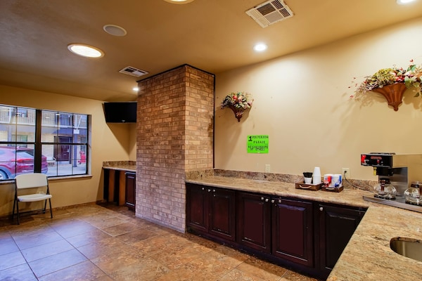 Foto van 2 tweepersoonsbedden (queensize)|1 tweepersoonsbed (fullsize) - Kitchen
