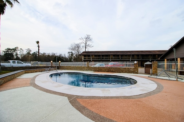 Foto van 2 tweepersoonsbedden (queensize)|1 tweepersoonsbed (fullsize) - Pool