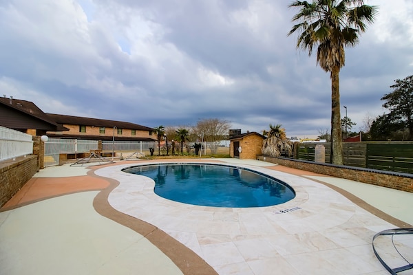 Foto van 2 tweepersoonsbedden (queensize)|1 tweepersoonsbed (fullsize) - Pool
