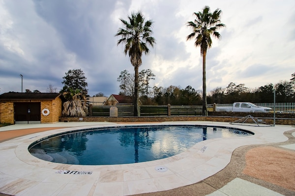 Foto van 2 tweepersoonsbedden (queensize)|1 tweepersoonsbed (fullsize) - Pool