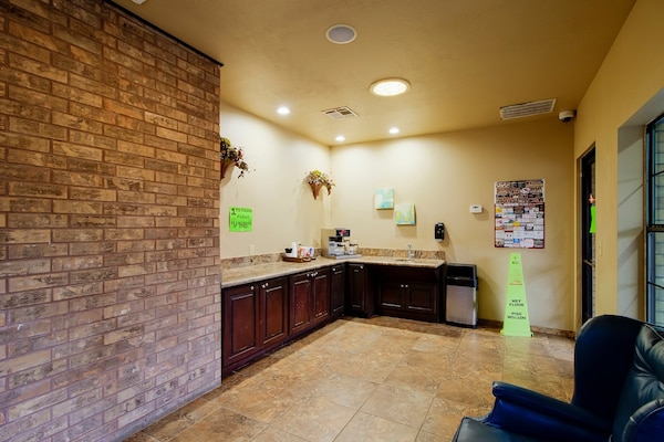 Foto van 2 tweepersoonsbedden (queensize)|1 tweepersoonsbed (fullsize) - Kitchen