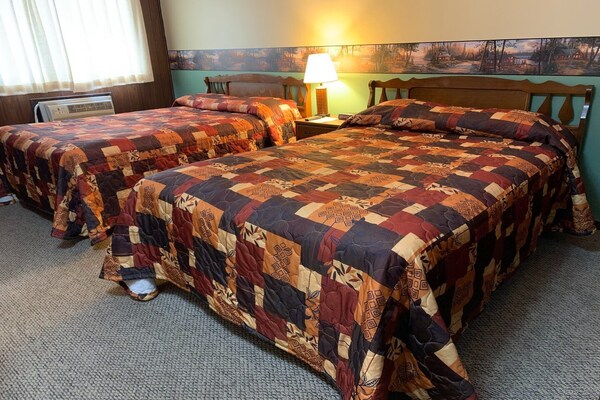 Foto van 2 Volle Bedden Met 1 Twin Bed & Rollaway - Vakantiehuis in International Falls - BedRoom
