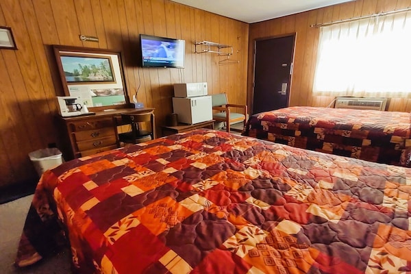 Foto van 2 Volle Bedden Met 1 Twin Bed & Rollaway - Vakantiehuis in International Falls - BedRoom