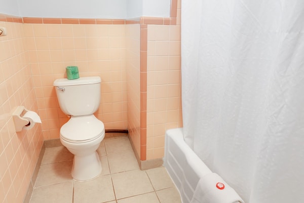 Foto van 1 tweepersoonsbed (Queensize) & 2 tweepersoonsbedden | Smk - BathRoom