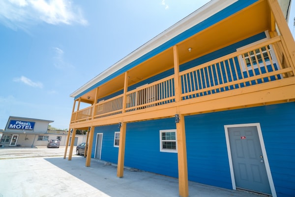 Foto van 3 Volledig Bed Met Kitchenette - Vakantiehuis in Corpus Christi TX - parking