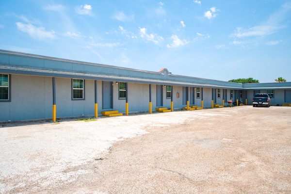 Foto van 3 Volledig Bed Met Kitchenette - Vakantiehuis in Corpus Christi TX - parking