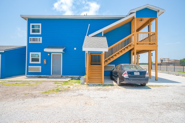 Foto van 3 Volledig Bed Met Kitchenette - Vakantiehuis in Corpus Christi TX - ExteriorSummer