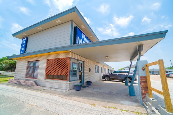 Foto van 3 Volledig Bed Met Kitchenette - Vakantiehuis in Corpus Christi TX - ExteriorSummer