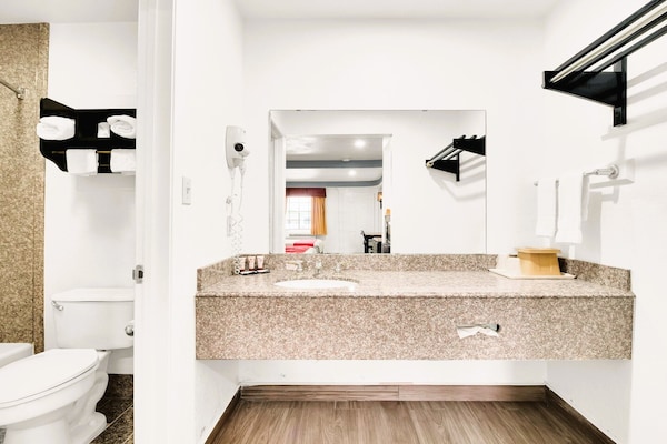 Foto van 3 Queensize bedden | Three Rivers TX - Vakantiehuis in Three Rivers TX - BathRoom