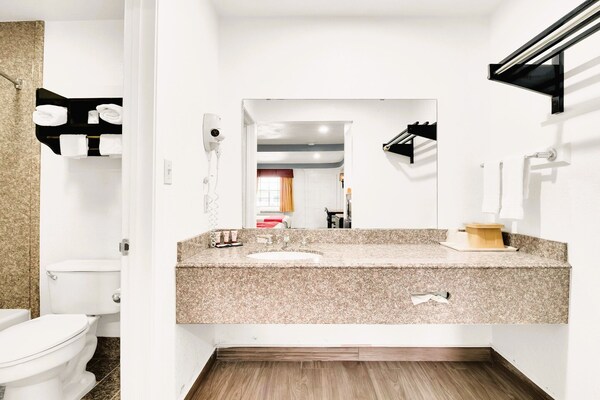 Foto van 3 Queensize bedden | Three Rivers TX - Vakantiehuis in Three Rivers TX - BathRoom