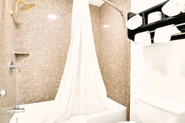 Foto van 3 Queensize bedden | Three Rivers TX - Vakantiehuis in Three Rivers TX - BathRoom