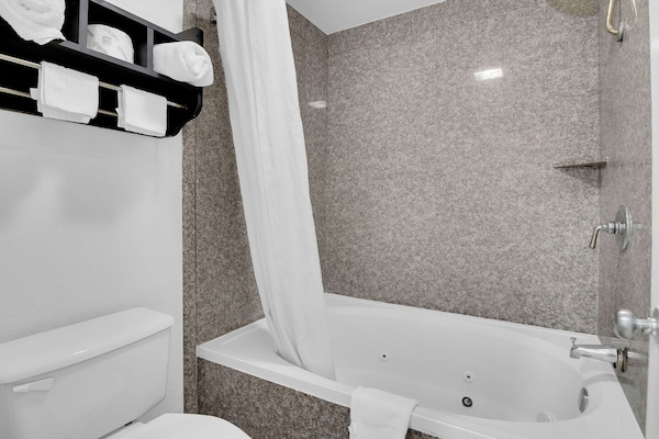 Foto van 3 Queensize bedden | Three Rivers TX - Vakantiehuis in Three Rivers TX - BathRoom