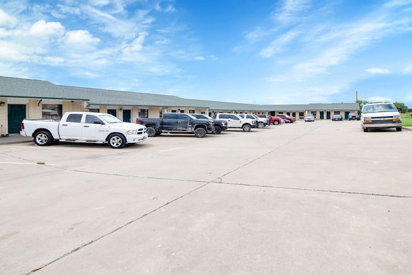 Foto van 3 Queensize bedden | Three Rivers TX - Vakantiehuis in Three Rivers TX - parking