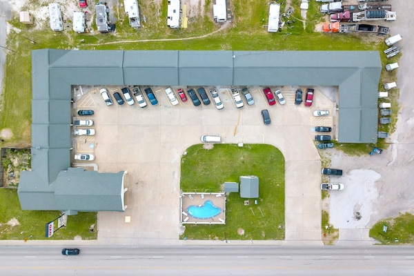 Foto van 3 Queensize bedden | Three Rivers TX - Vakantiehuis in Three Rivers TX - parking