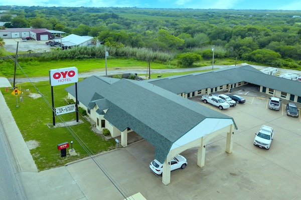 Foto van 3 Queensize bedden | Three Rivers TX - Vakantiehuis in Three Rivers TX - ExteriorSummer
