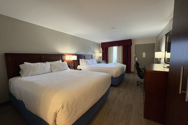 Foto van 3 Queensize bedden | Hampton - Vakantiehuis in Hampton, SC - BedRoom