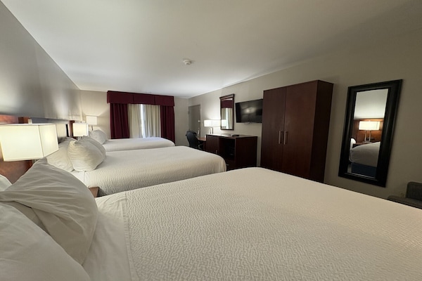 Foto van 3 Queensize bedden | Hampton - Vakantiehuis in Hampton, SC - BedRoom