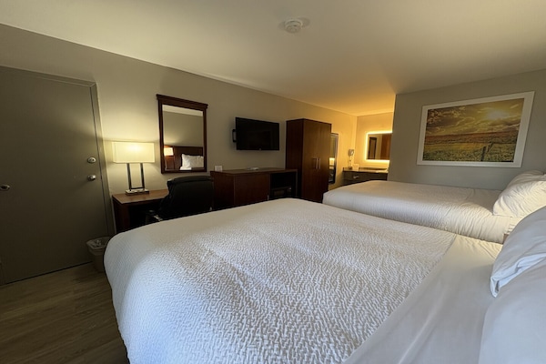 Foto van 3 Queensize bedden | Hampton - Vakantiehuis in Hampton, SC - BedRoom