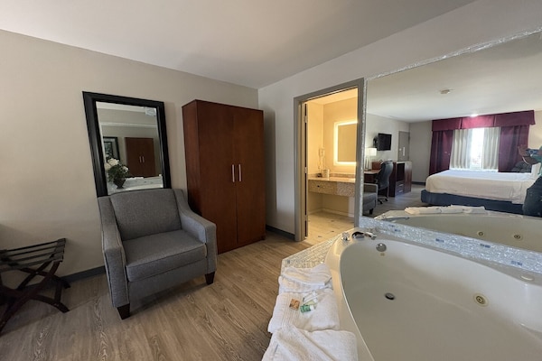 Foto van 3 Queensize bedden | Hampton - Vakantiehuis in Hampton, SC - BedRoom