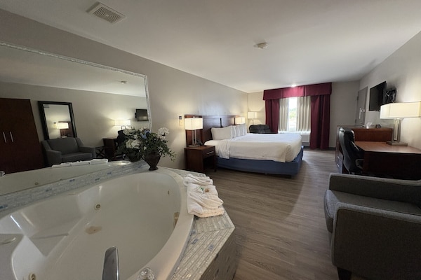 Foto van 3 Queensize bedden | Hampton - Vakantiehuis in Hampton, SC - BedRoom