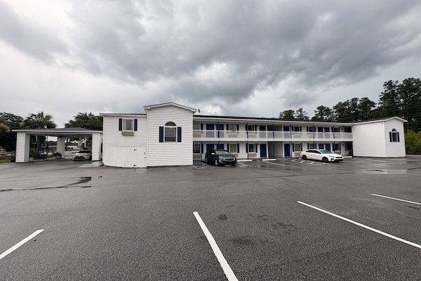 Foto van 3 Queensize bedden | Hampton - Vakantiehuis in Hampton, SC - ExteriorSummer