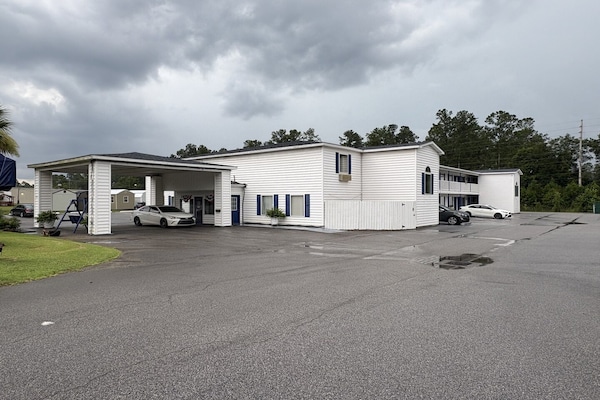 Foto van 3 Queensize bedden | Hampton - Vakantiehuis in Hampton, SC - ExteriorSummer