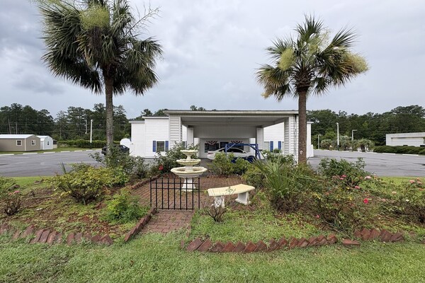 Foto van 3 Queensize bedden | Hampton - Vakantiehuis in Hampton, SC - ExteriorSummer