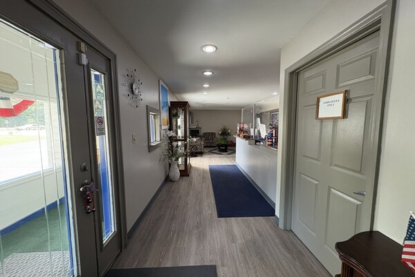 Foto van 3 Queensize bedden | Hampton - Vakantiehuis in Hampton, SC - HallReception