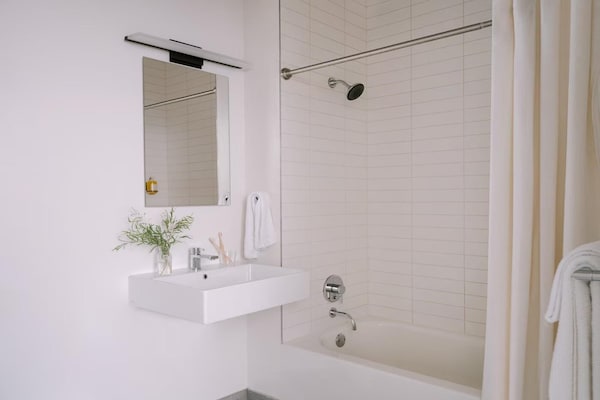 Foto van Luxe appartement met 2 slaapkamers | Court Square - Vakantiehuis in New York City - BathRoom