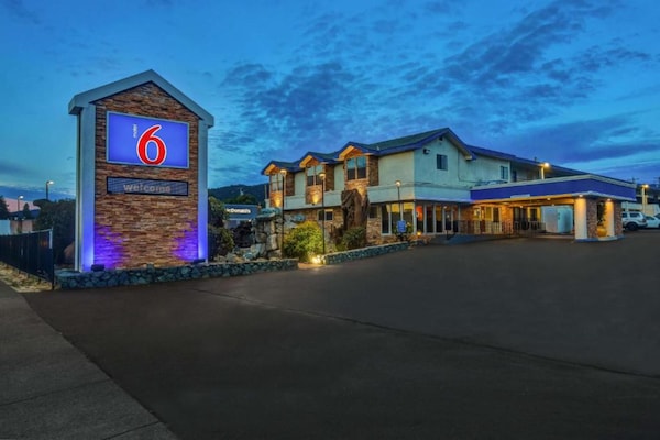 Foto van 3 tweepersoonsbedden | Rookvrij - Vakantiehuis in Ukiah - ExteriorSummer