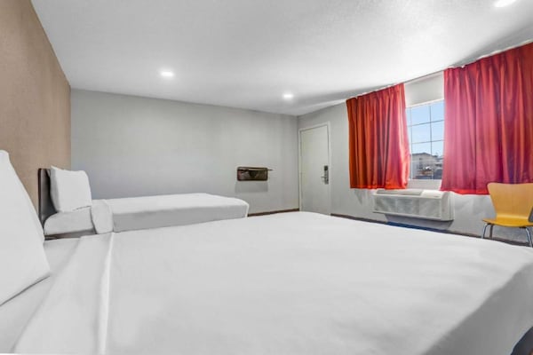 Foto van 3 tweepersoonsbedden | Rookvrij - Vakantiehuis in Ukiah - BedRoom